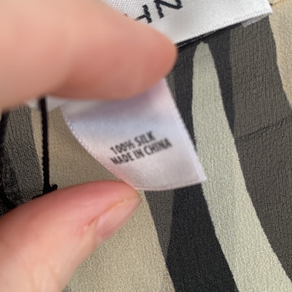 ST. JOHN 100% Silk Sheer Zebra Print Top/Blouse size M/L - Picture 6 of 10